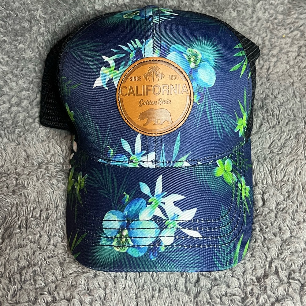 Robin Ruth‎ California Trucker Hat – Excellent Condition